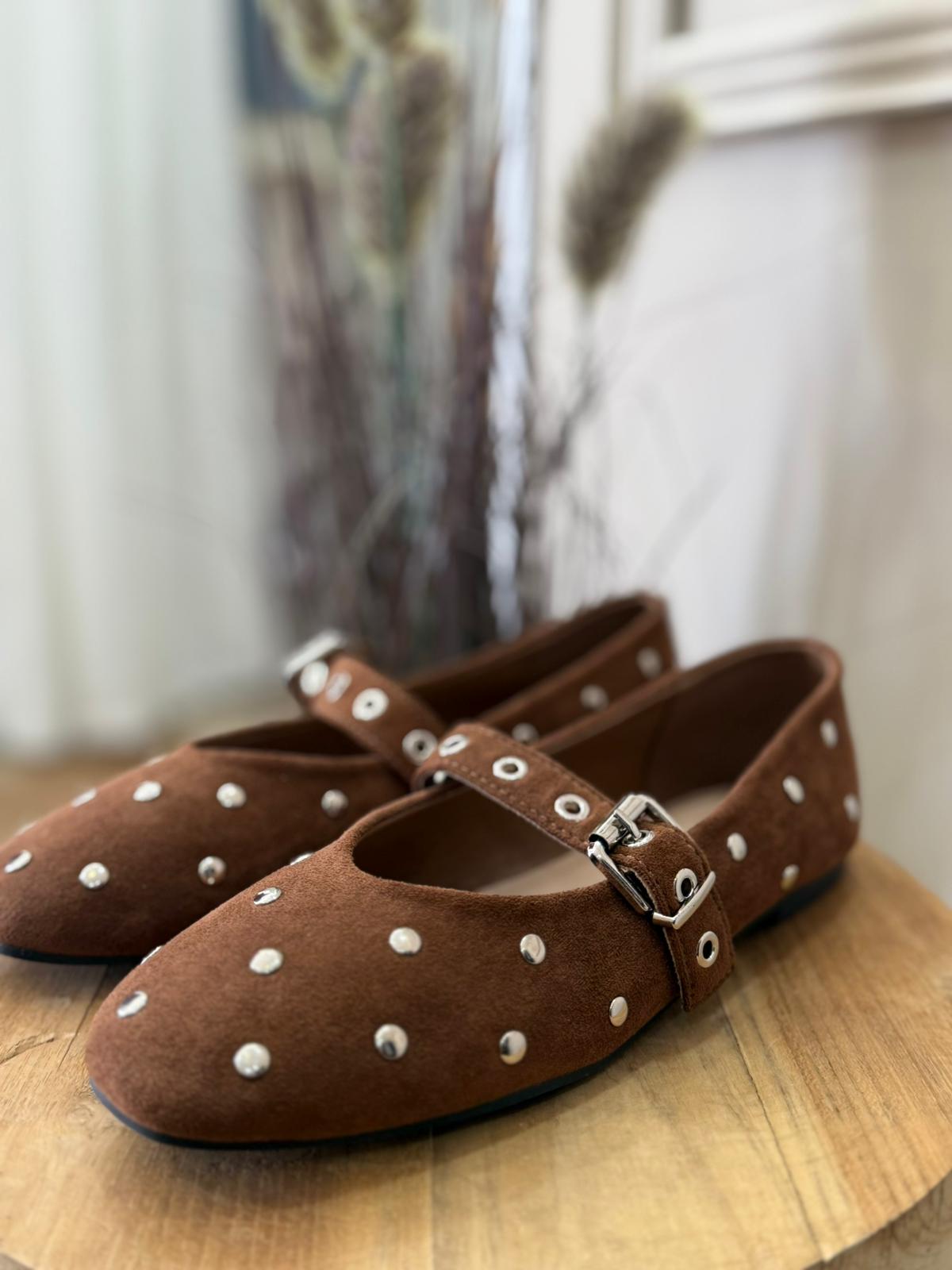 Sapatilha Mary Jane Studs – Castanho
