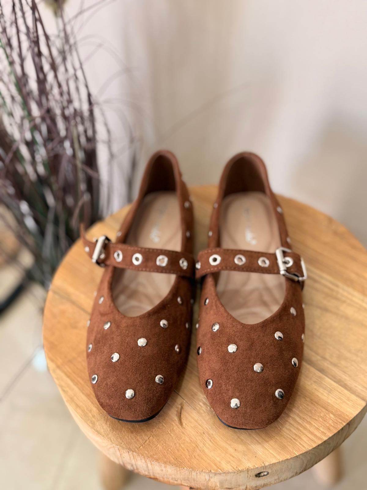 Sapatilha Mary Jane Studs – Castanho