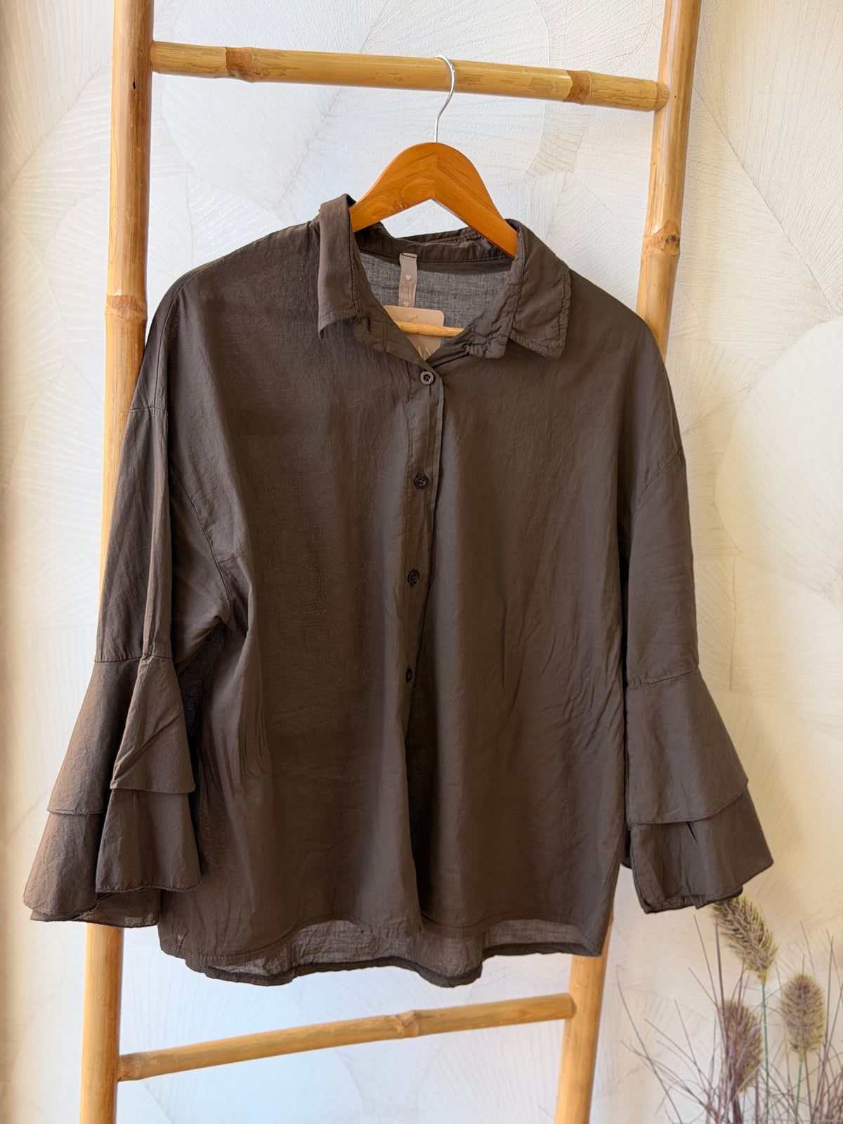 Camisa Bella com Mangas de Folhos