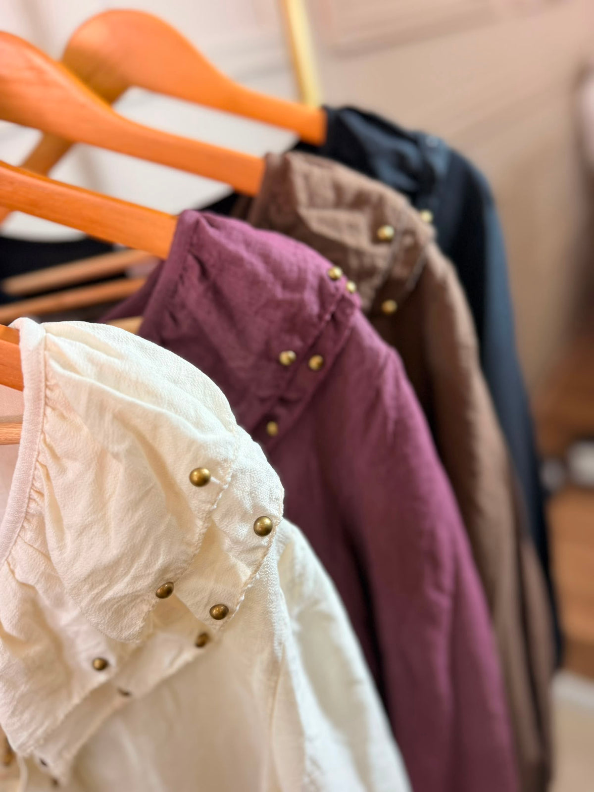 Blusa Boho com Folhos e Tachas – foto 4