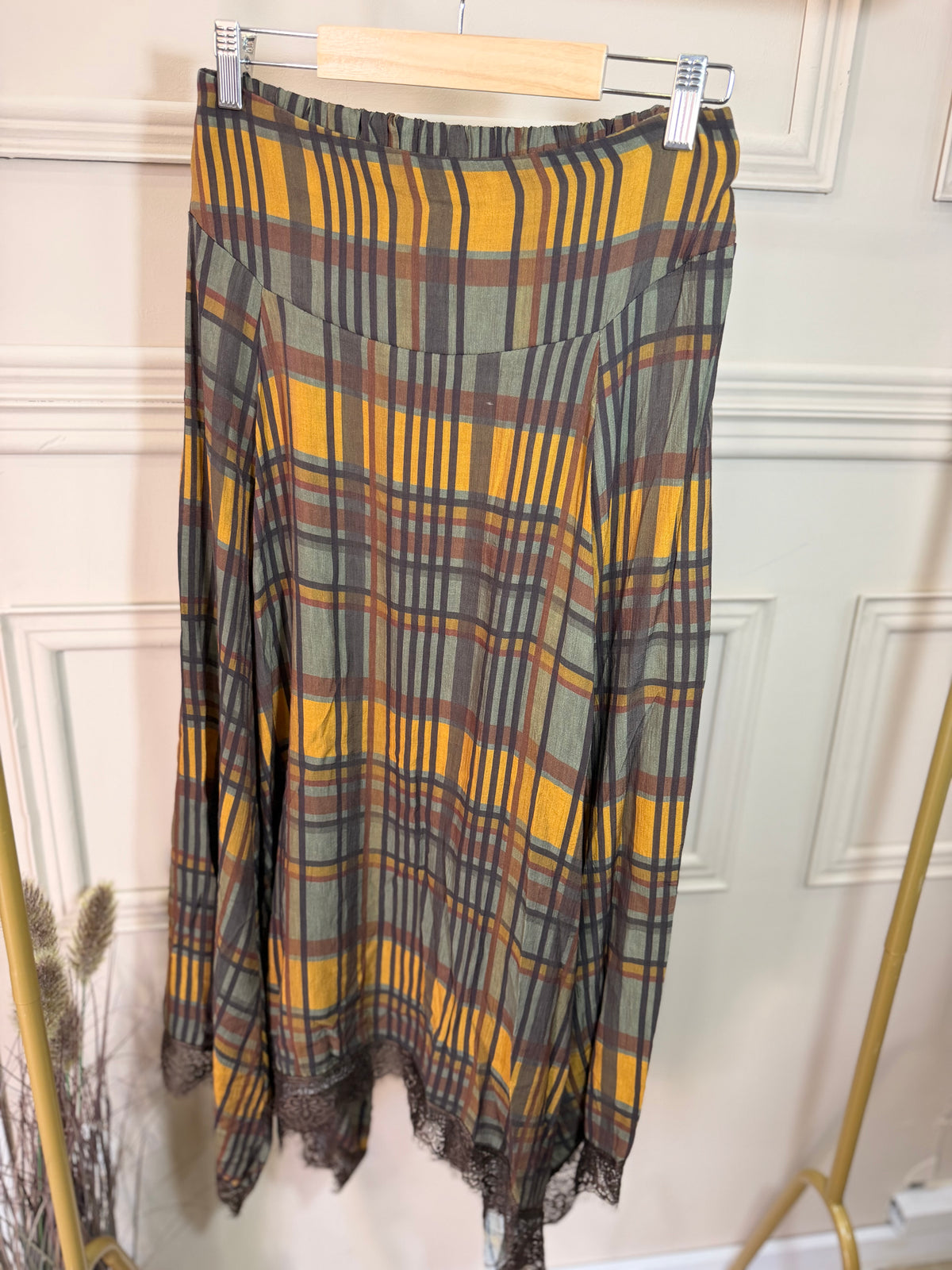 Saia Xadrez Rendada na cor amarelo