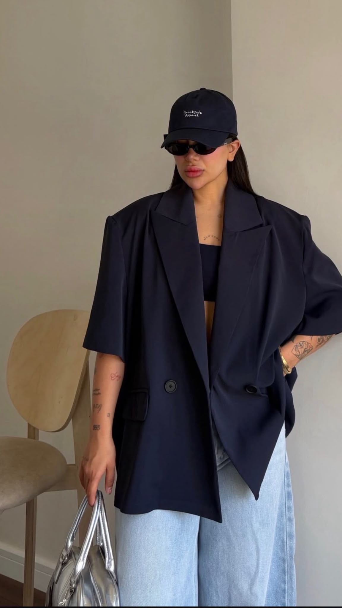 Blazer Manga Curta Oversized na cor preto