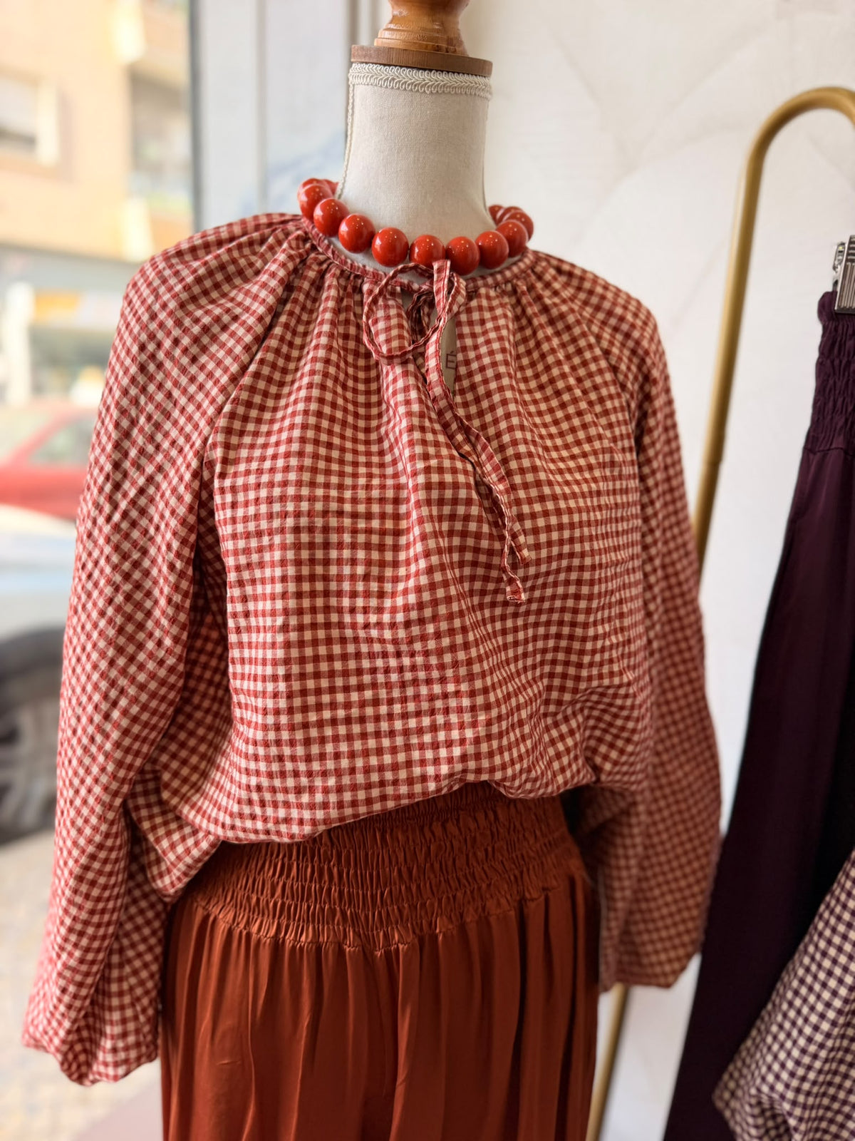 Blusa em padrão xadrez na cor vermelho